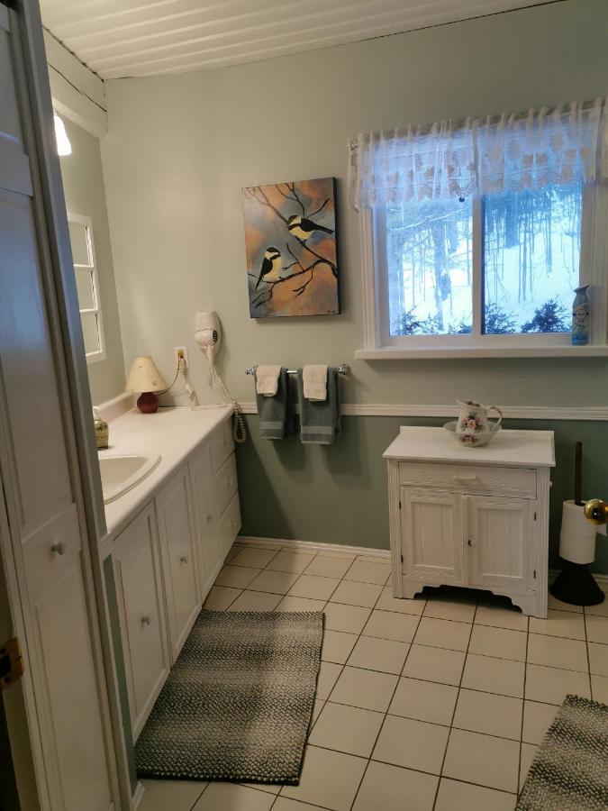 Stouffermill Bed & Breakfast Algonquin Highlands Екстер'єр фото