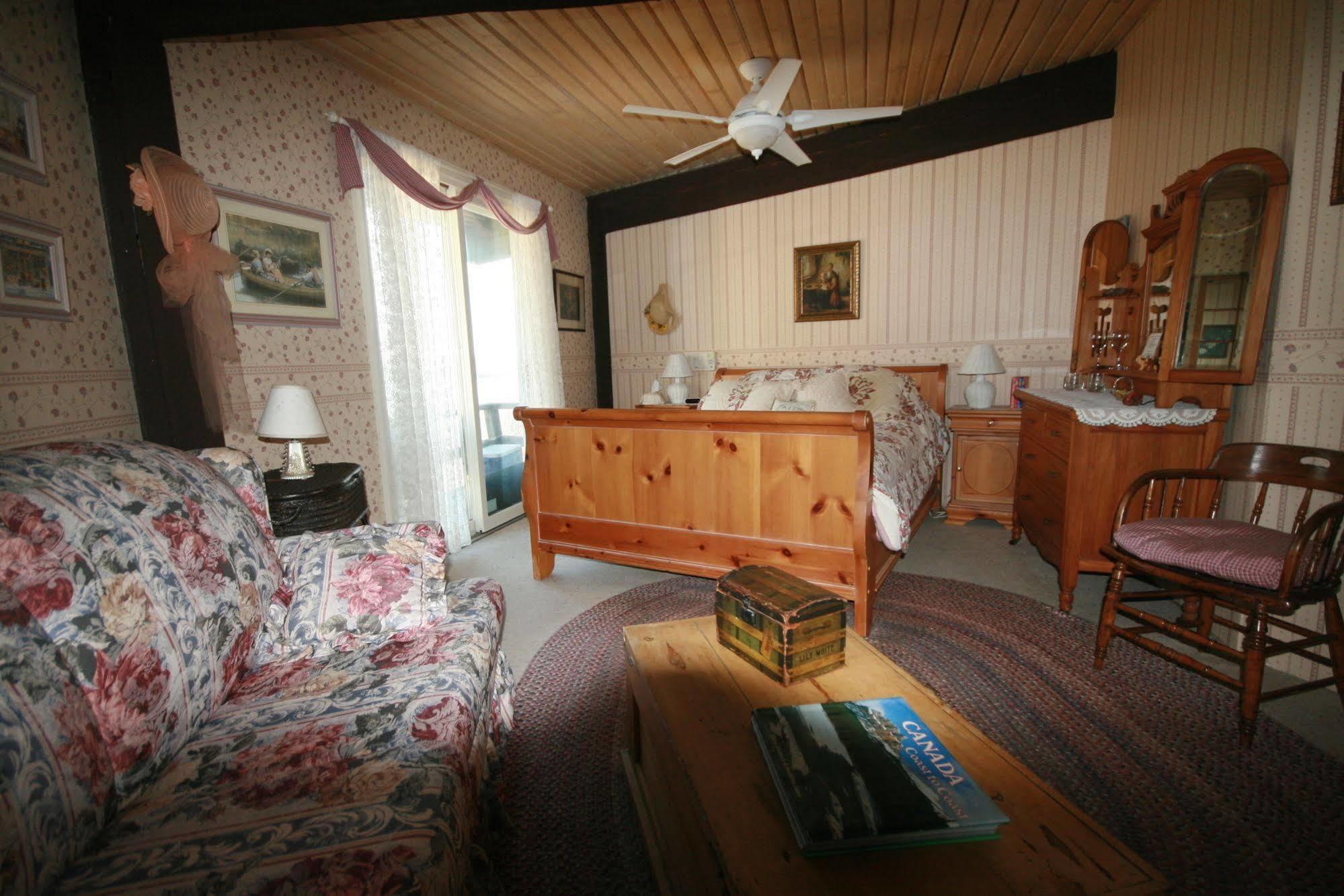 Stouffermill Bed & Breakfast Algonquin Highlands Екстер'єр фото