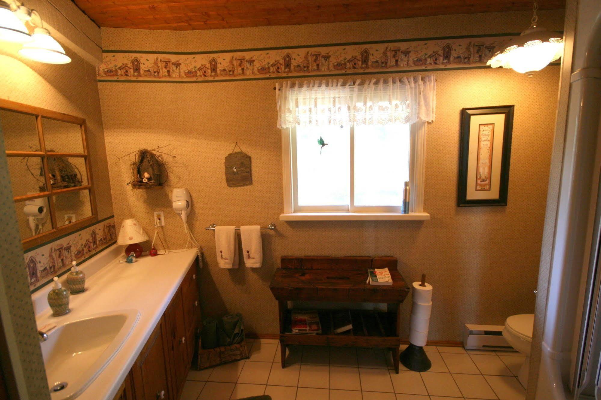 Stouffermill Bed & Breakfast Algonquin Highlands Екстер'єр фото