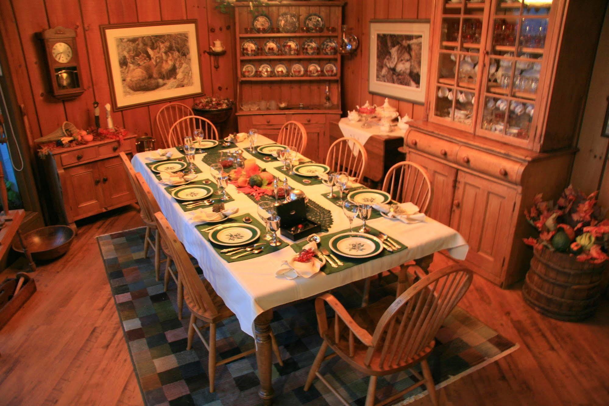 Stouffermill Bed & Breakfast Algonquin Highlands Екстер'єр фото