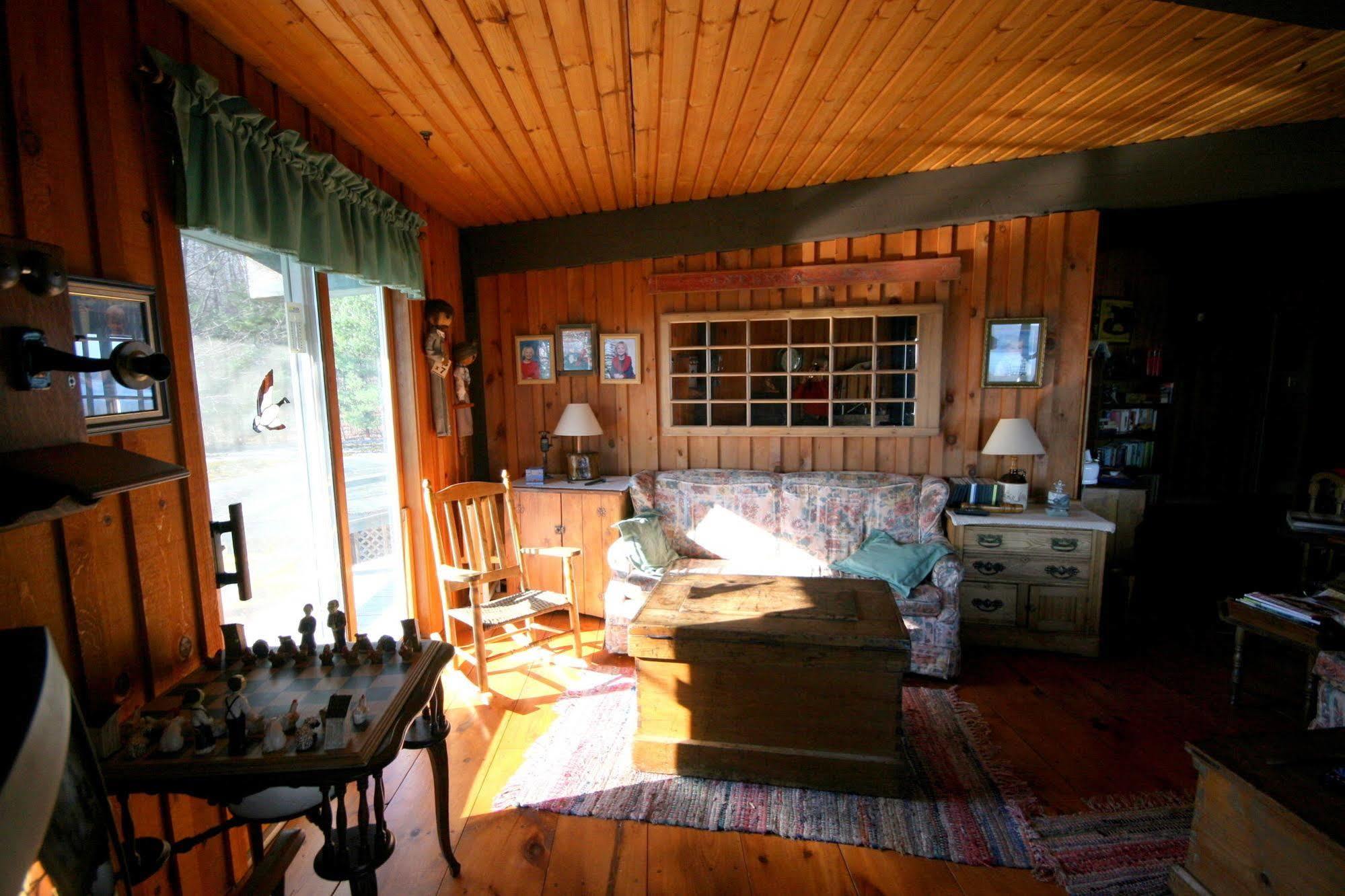 Stouffermill Bed & Breakfast Algonquin Highlands Екстер'єр фото