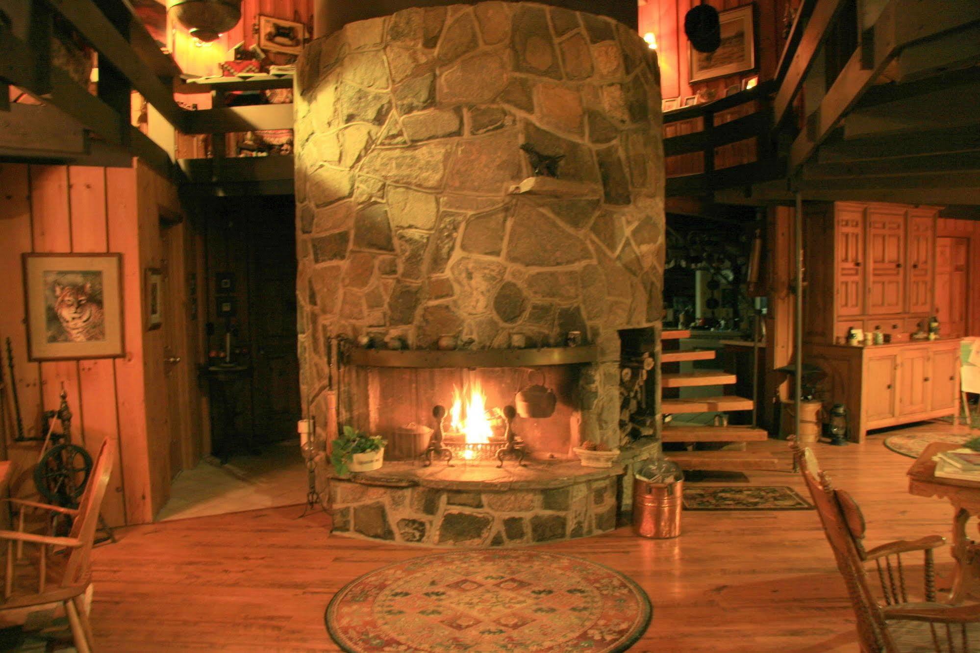 Stouffermill Bed & Breakfast Algonquin Highlands Екстер'єр фото
